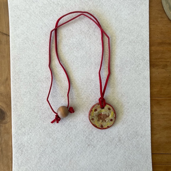 Cerâmica pendant in a leather cord - Picture 2 of 3